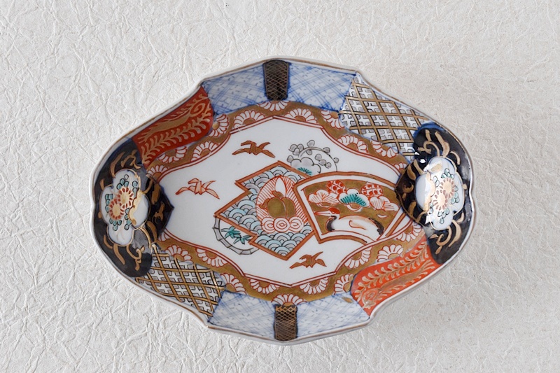 伊万里 色絵 鶴亀松竹梅 変形皿 - 生活骨董と古布のアンティーク