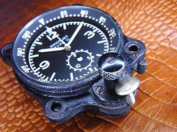 ミニチュア戦闘機とコックピット時計(不動) ミニチュア戦闘機と