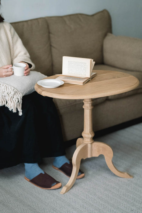 Oak サイドテーブル オーバル｜曲線美と木の温もりを纏った、上質な