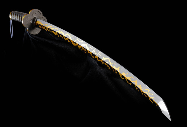 鬼滅の刃」我妻善逸の日輪刀が約1/1で初立体化！ 下野紘ボイスの“霹靂