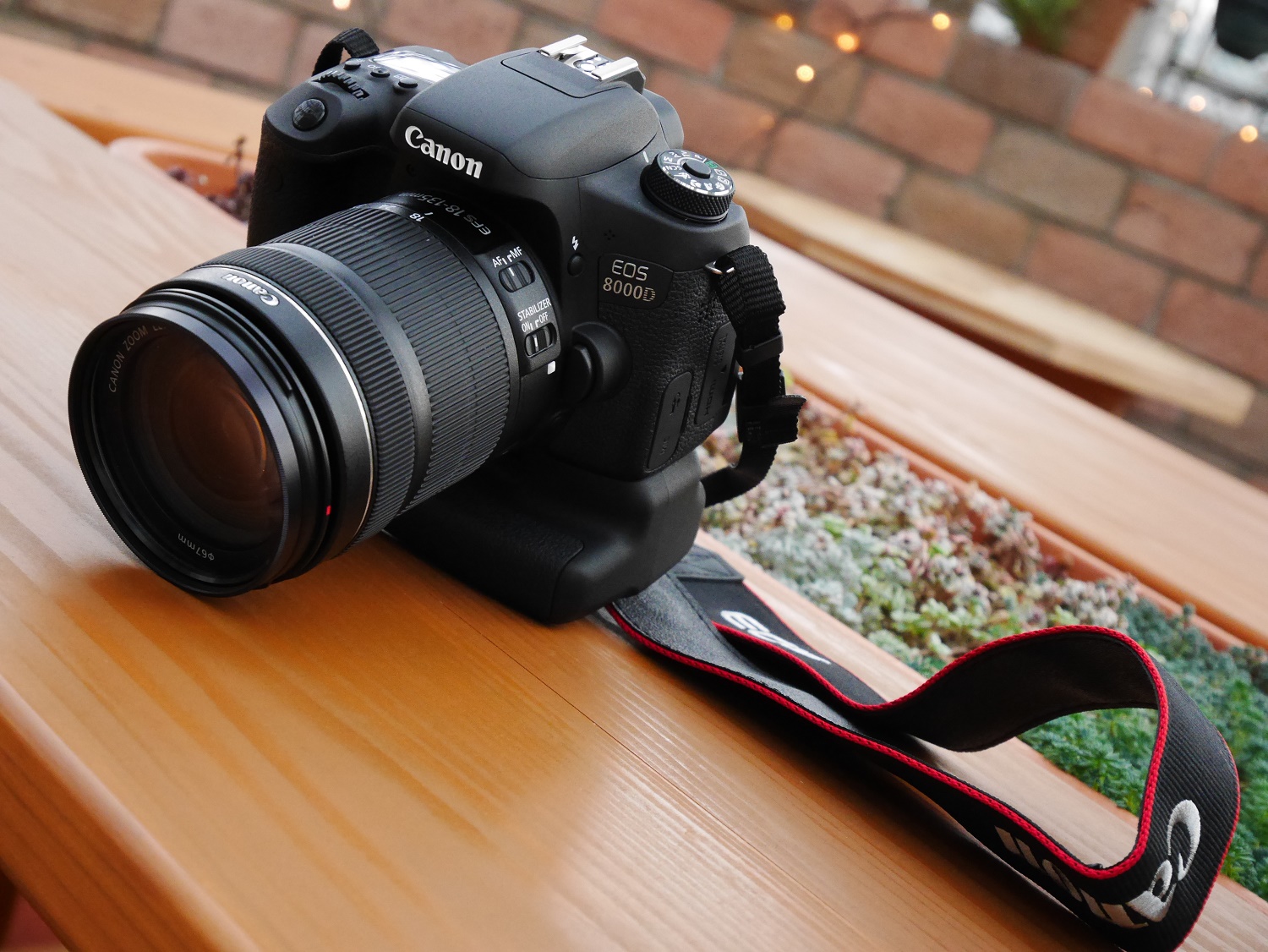 実機レビュー】EOS8000Dの機能性とバッテリーグリップ - とるなら