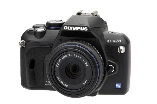 ASCII.jp：約380gのコンパクト一眼──オリンパス「E-420」