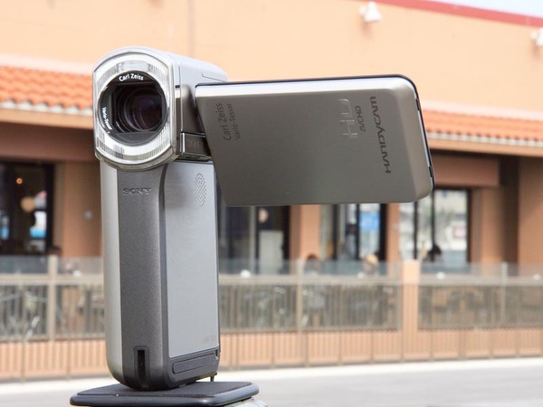 ASCII.jp：GPS内蔵の最小ハンディカム「HDR-TG5V」を試す！ (1/4)