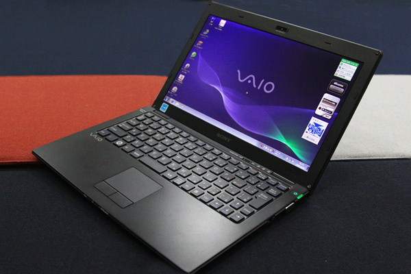 ASCII.jp：最強の薄型軽量スタミナノートVAIO Xの「お値段」 (1/3)