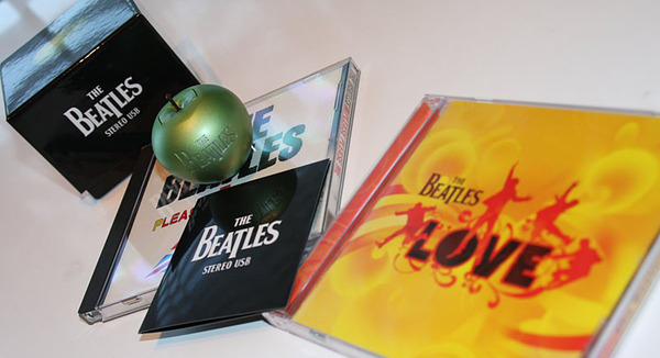 ASCII.jp：ビートルズの曲入り「リンゴ型USB」を速攻買い!! (1/2)
