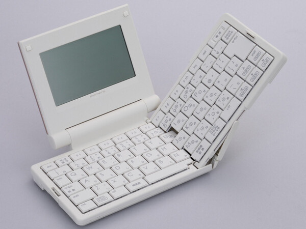 ASCII.jp：デザイン一新の新ポメラ DM5の使い心地はいかに？ (1/3)