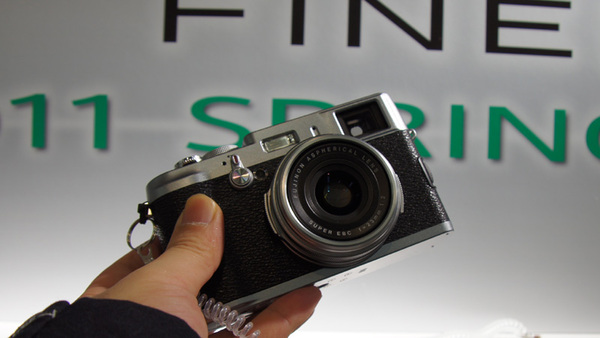 ASCII.jp：富士フイルムが高級コンデジ「FinePix X100」を正式発表