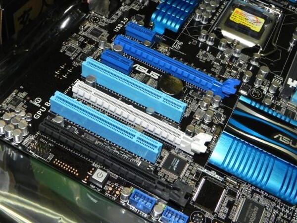 ASCII.jp：ASUSTeKから2モデル目のZ68マザー「P8Z68-V」が発売