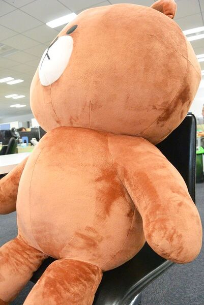 ASCII.jp：ぬいぐるみ（110cm）と居酒屋でサシ飲みした (1/3)