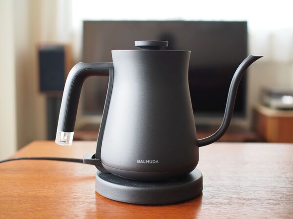 ASCII.jp：普通におしゃれな電気ケトル「BALMUDA The Pot」