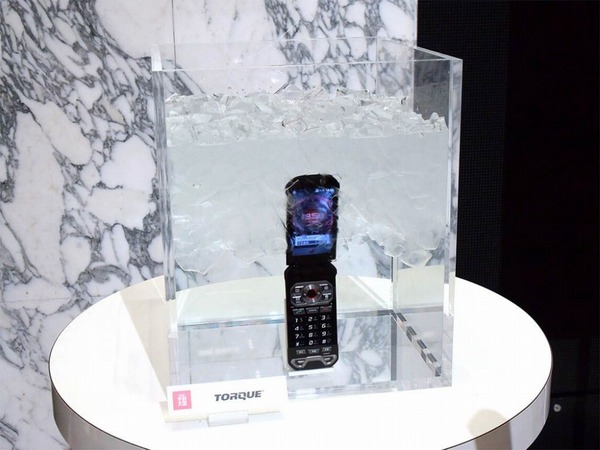 ASCII.jp：auのタフネスケータイ「TORQUE X01」がアウトドアで最強な