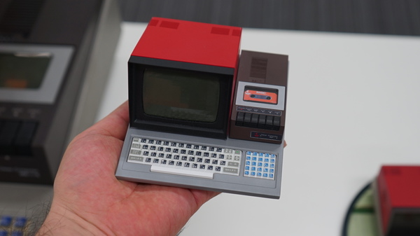 ASCII.jp：手のひらサイズのシャープ「MZ-80C」！ ハル研究所のレトロ