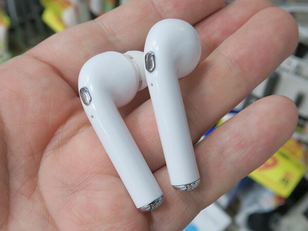 ASCII.jp：AirPods激似の完全ワイヤレスイヤホンが1350円