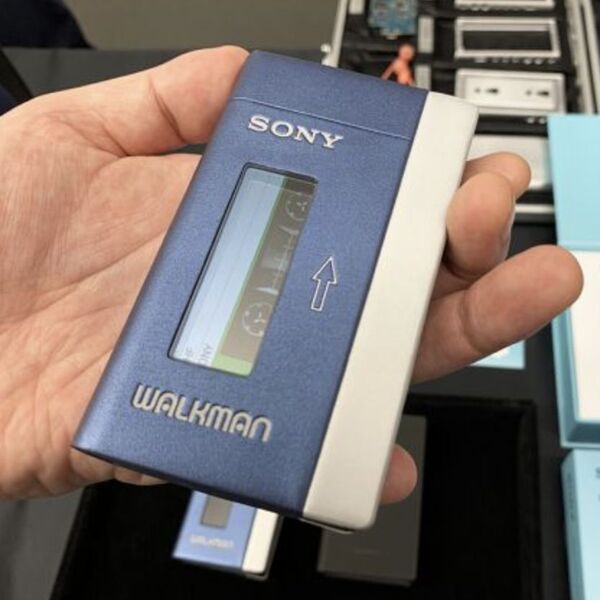 ASCII.jp：ウォークマン40周年記念モデルを触った、ギミックが楽しい！
