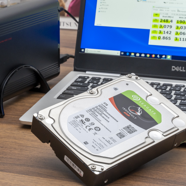 ASCII.jp：HDDケースを活用して耐久性の高い外付けHDDをつくろう！ (1/3)