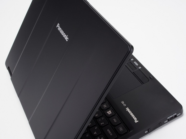 ASCII.jp：超軽量2in1 PC「レッツノートRZ8」の見やすさと打ちやすさ (1/4)