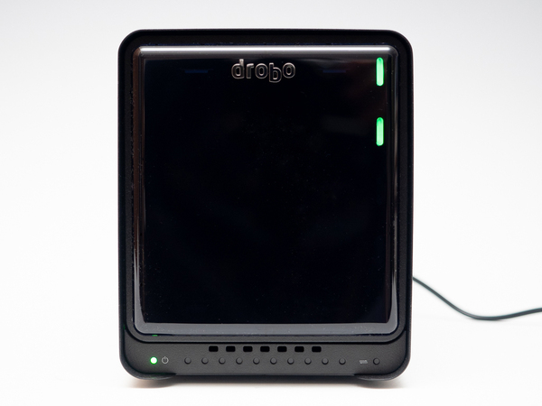 ASCII.jp：複数HDDに分散したデータを「Drobo 5C」にまとめて快適に (2/4)