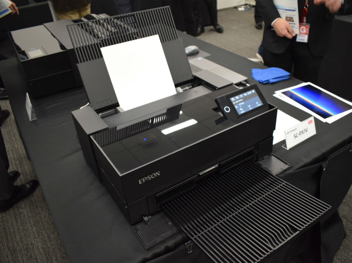 ASCII.jp：エプソン、9色インクで黒と青の表現力を向上させたプリンター