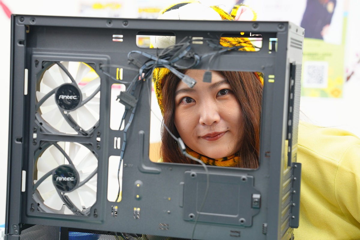 ASCII.jp：小学4年生でも2時間でゲーミングPCが組めた（しかも裏配線で