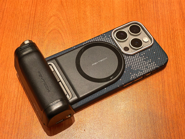 ASCII.jp：PGYTECHの分離式スマホ用カメラグリップ「MagCam」が使い