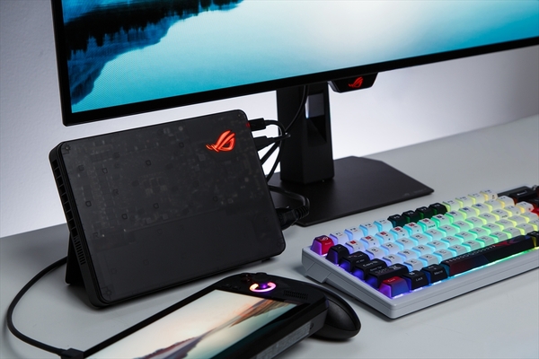 ASCII.jp：どこでも持ち運べるゲーミングUMPCの可能性感じた！ ROG