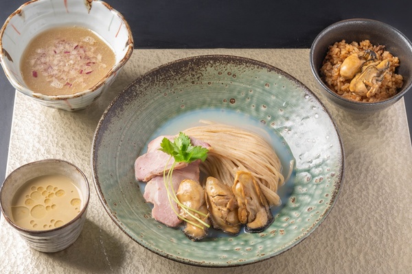カキの濃厚な旨味たっぷり♪静岡の人気店「麺屋さすけ本店」から2種の