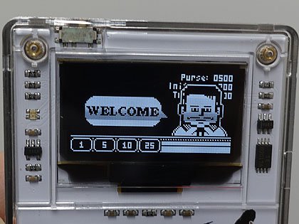 カードサイズの携帯ゲーム機「Arduboy FX」が店頭入荷、250以上の