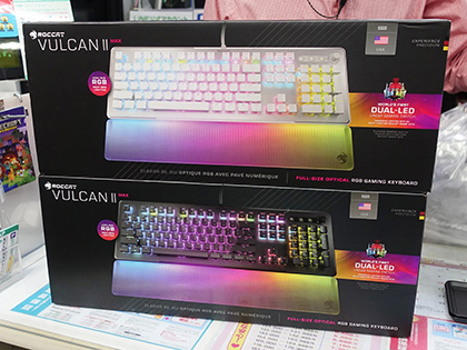 パームレストも光るROCCATのゲーミングキーボード「VULCAN II Max」が