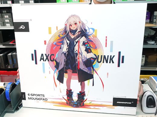 ド派手な全面イラストプリントのガラス製マウスパッド「AXGamingPunk