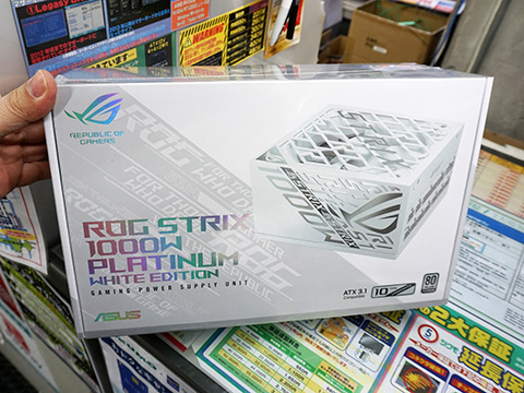 GPU-FIRST電圧センサーやGaN MOSFET搭載の白い1,000W電源がASUSから