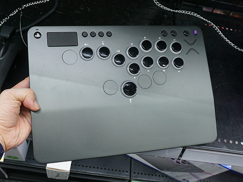 PlayStation公式ライセンス取得のレバーレスアケコン「Victrix Pro KO