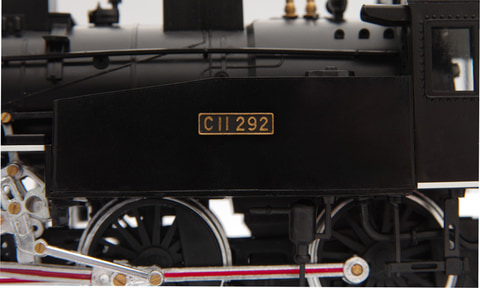 街頭インタビューでおなじみ、新橋のSLがプラモデルに！ マイクロ