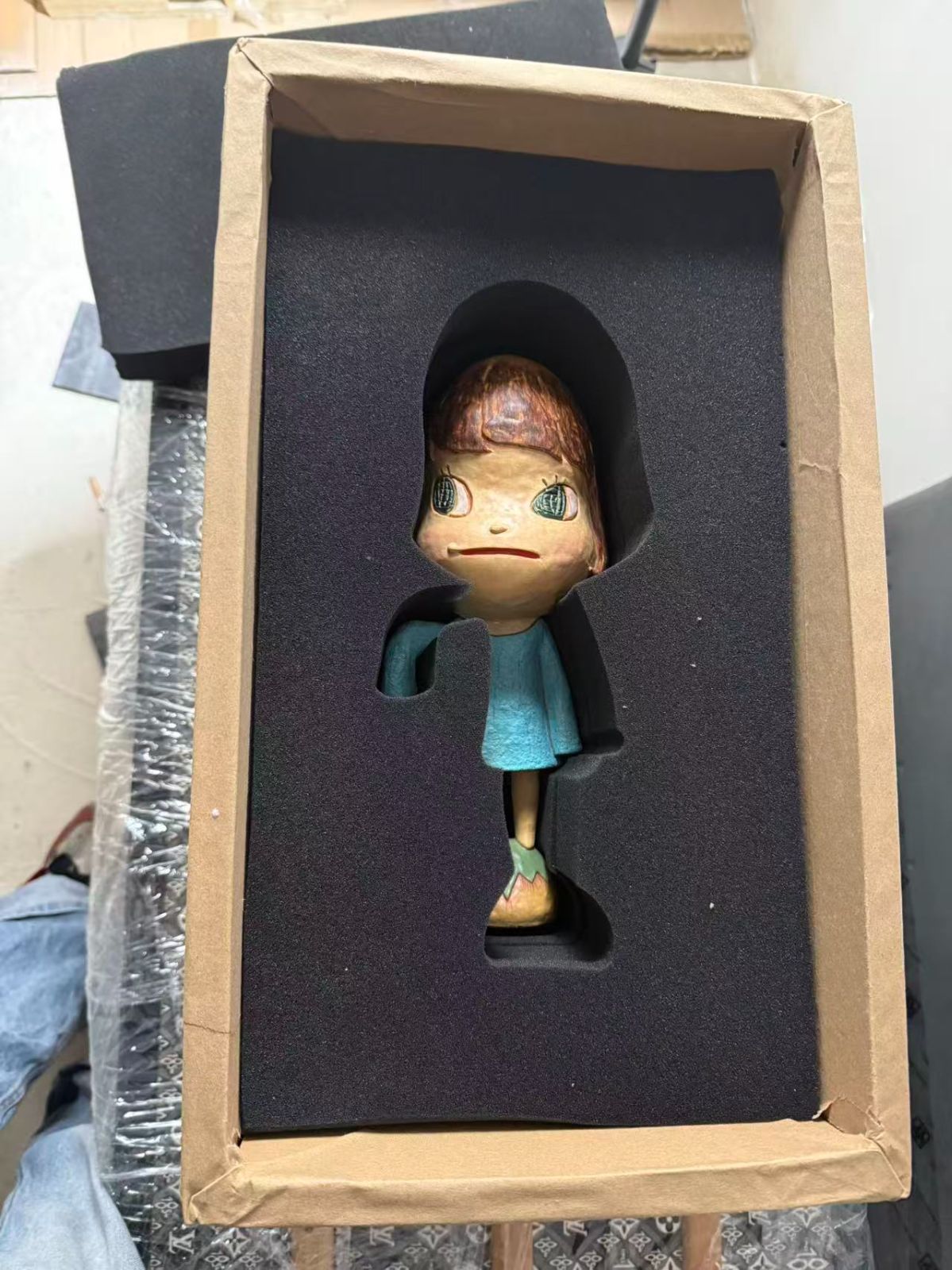 奈良美智「HAND SEARCHING」限定フィギュア - メルカリ