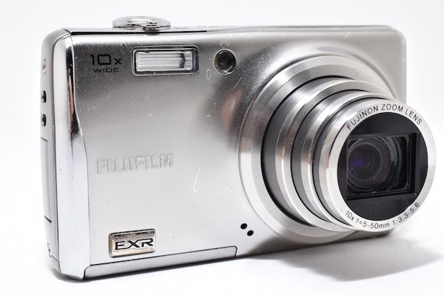 FUJIFILM FinePix F70 EXR シルバー デジカメ 高感度でも高画質なお