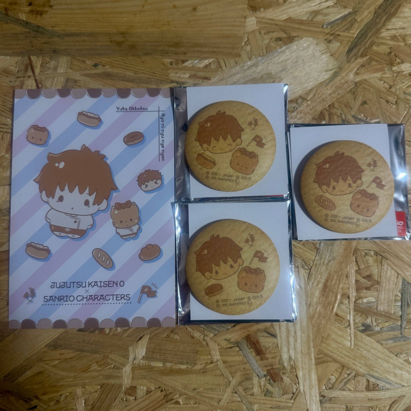 呪術廻戦 サンリオ コラボ クッキー風缶バッジ 乙骨憂太 × ニャニィ