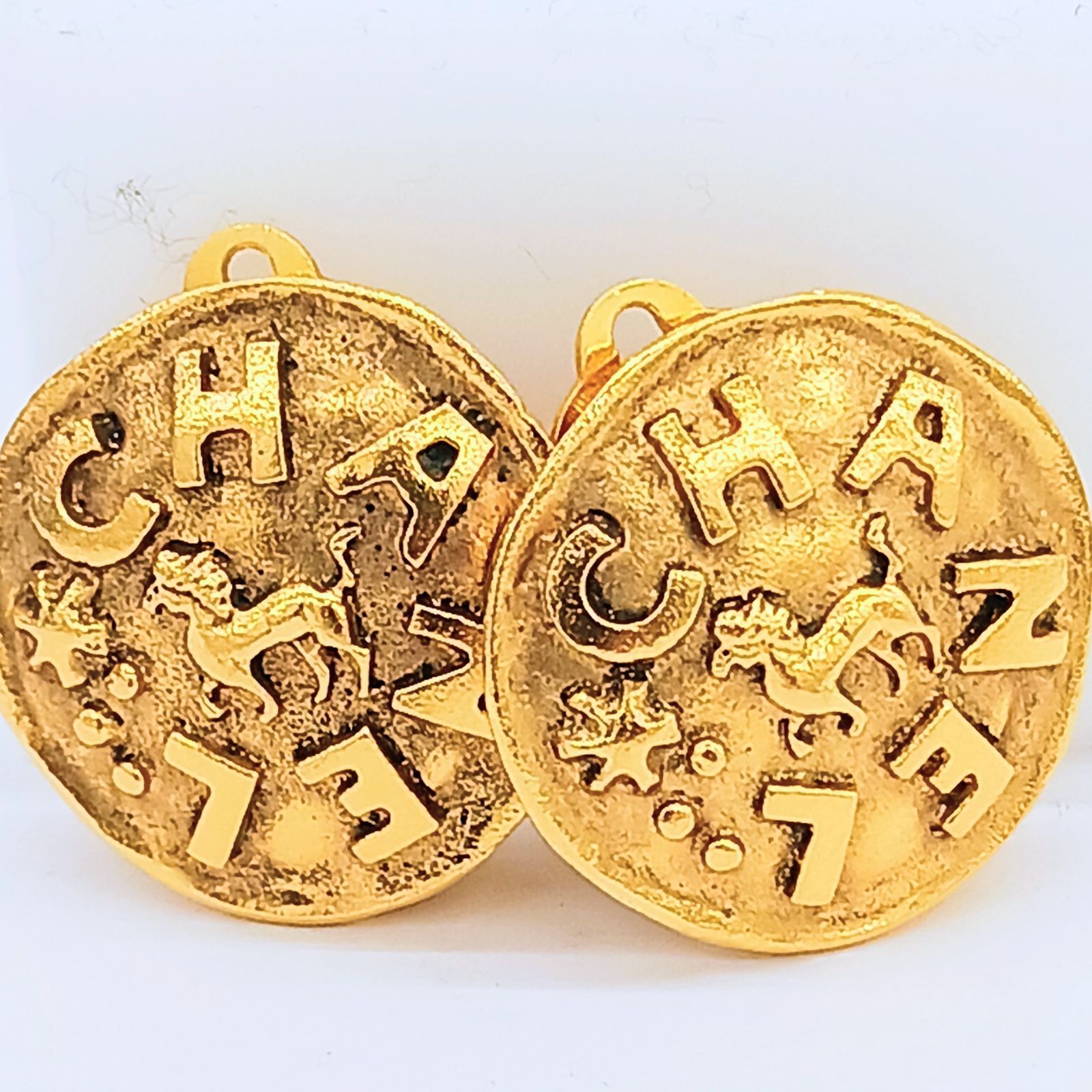 CHANEL ヴィンテージ イヤリング ライオン 23 刻印 - メルカリ