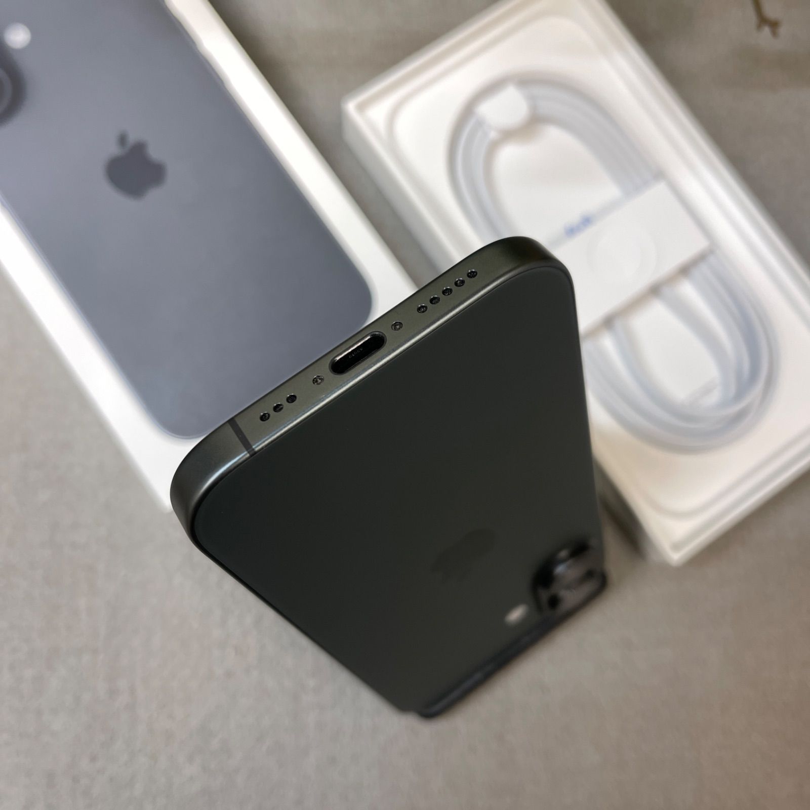 バッテリー 100% iPhone 17 256GB ブラック Apple版 SIMフリー 送料