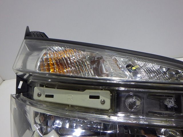 70系 ヴォクシー ヘッドライト左右 ハロゲン ZRR70/75 後期 28-224 X