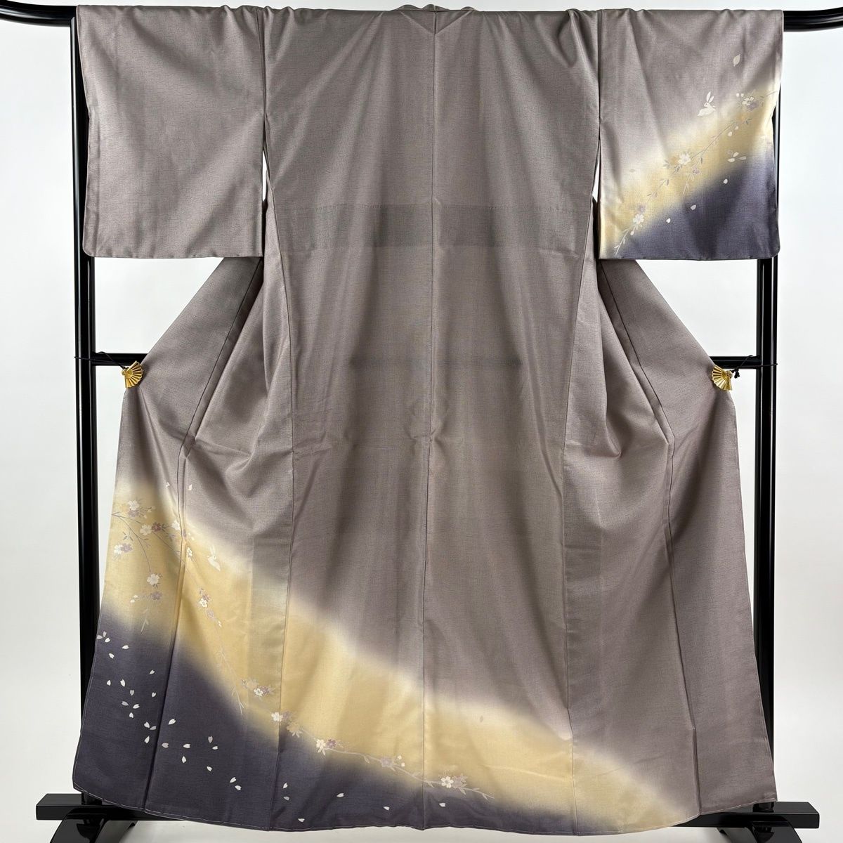 付下げ 身丈161cm 裄丈67.5cm L 袷 紬地 うさぎ 桜 金彩 ぼかし 灰紫