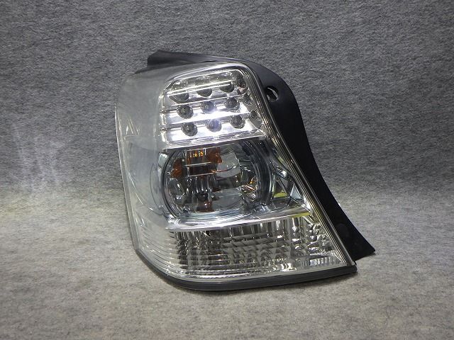 サイ 左テール AZK10 前期 SAI 75-12 E 81560-75010 LED玉切れ無し