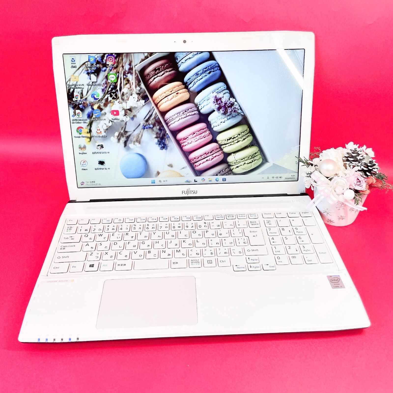 ブルーレイ見れる❣️おしゃれホワイト✨️高性能Corei7✨️薄型ノート