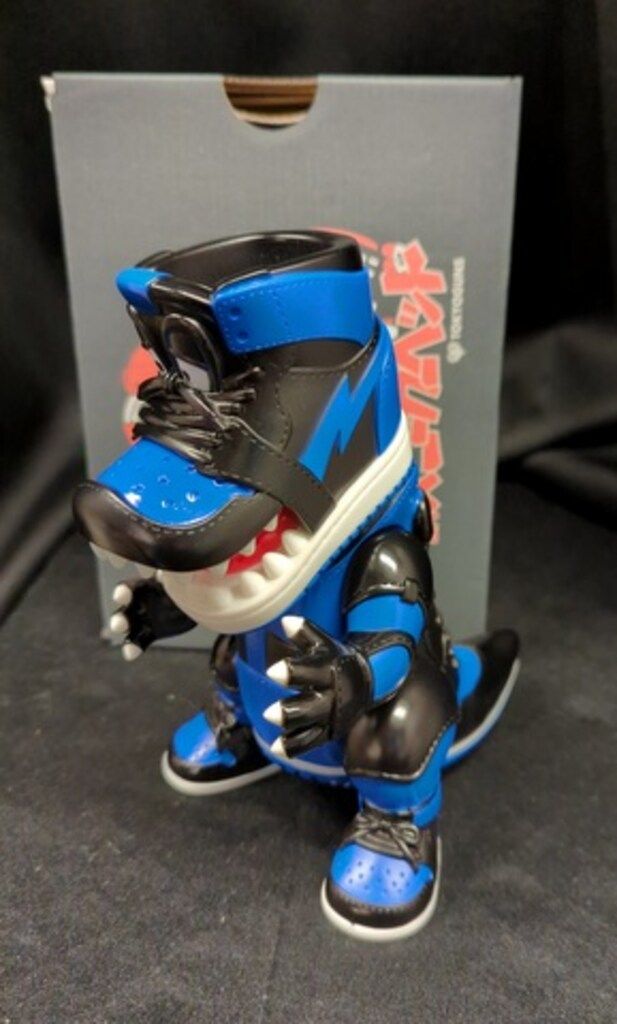TOKYOGUNS 怪獣スニーカーヘッド ロイヤル (青黒) - メルカリ