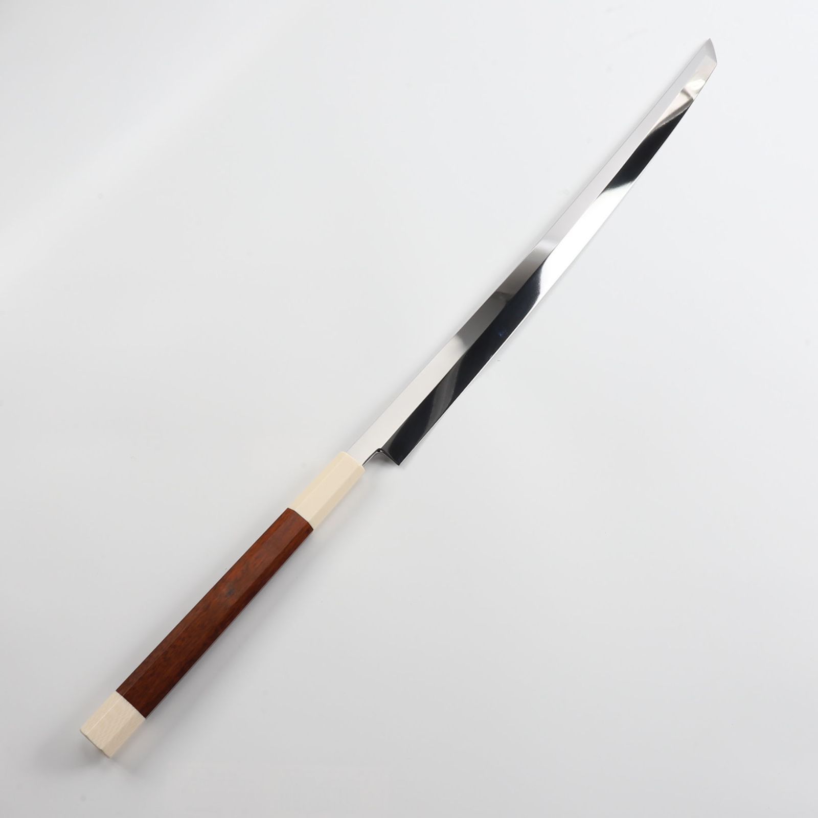 マグロ包丁 刃渡700mm 本刃付け 通常鏡面仕上げ 八角柄 花梨鞘付き