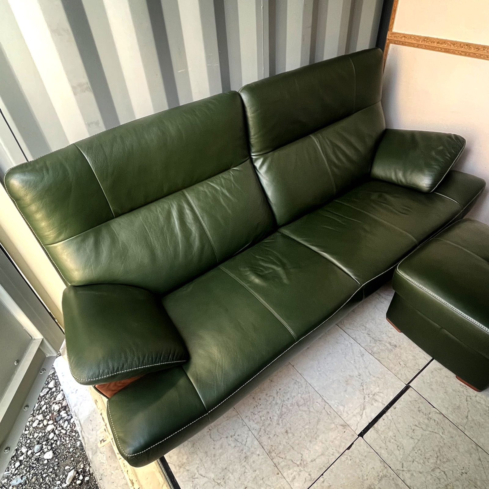 取付無料！カリモク チターノ ブルックス 本革ダークグリーンソファ