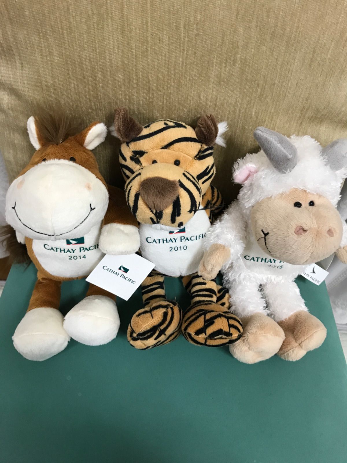 キャセイパシフィック航空干支ぬいぐるみ3コセット - メルカリ