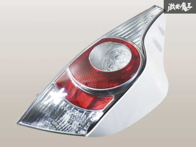 アクア アクア DAA-NHP10 左テールランプ G 209 スタンレー 52-252