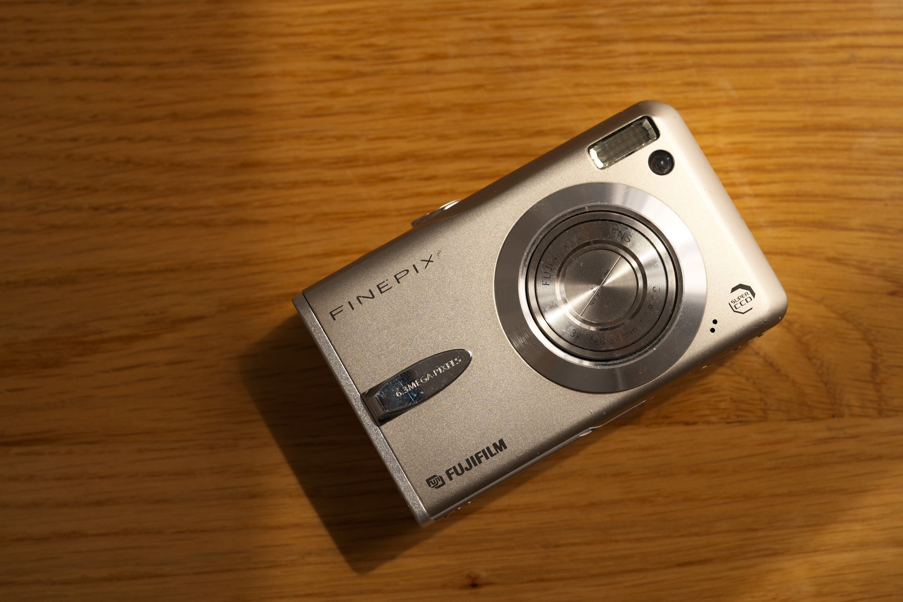 オールドデジカメ思い出話 その4 Fujifilm Finepix F30｜ちいさな島