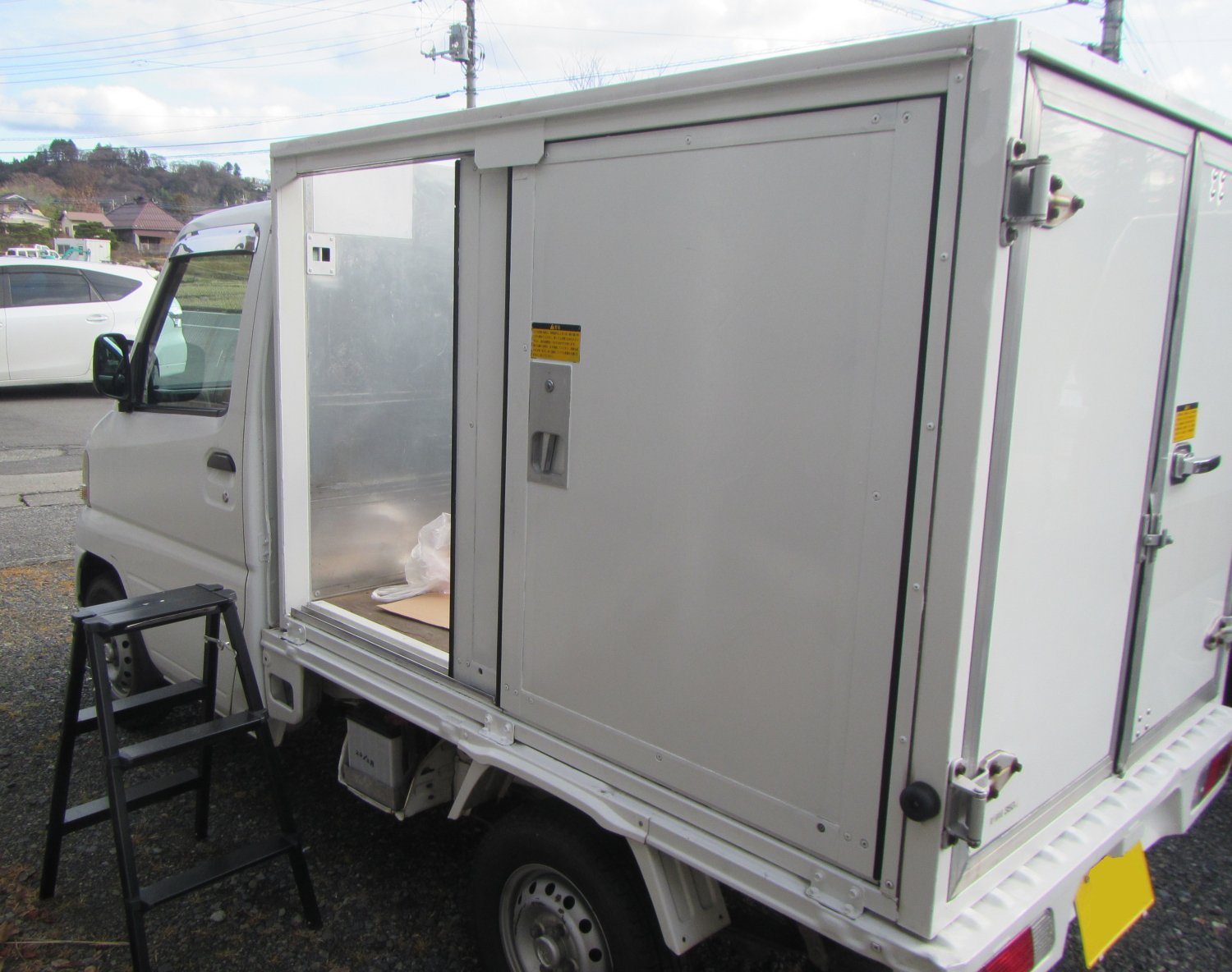 遊々山小屋ライフ | 軽トラパネルバンをベースにしたキャンピングカー