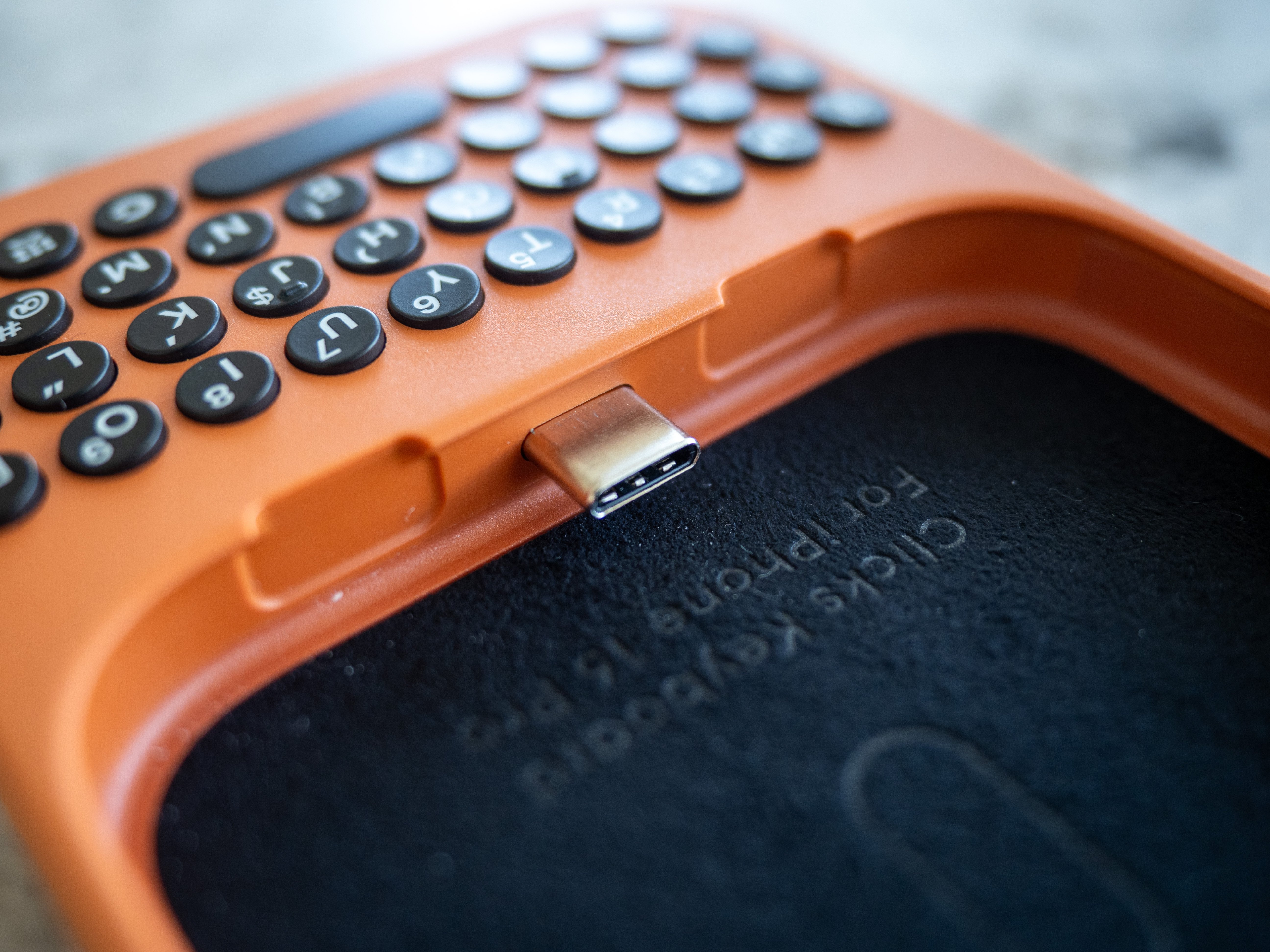 Clicks Keyboard for iPhone 16 Pro 実機レビュー｜たっくん