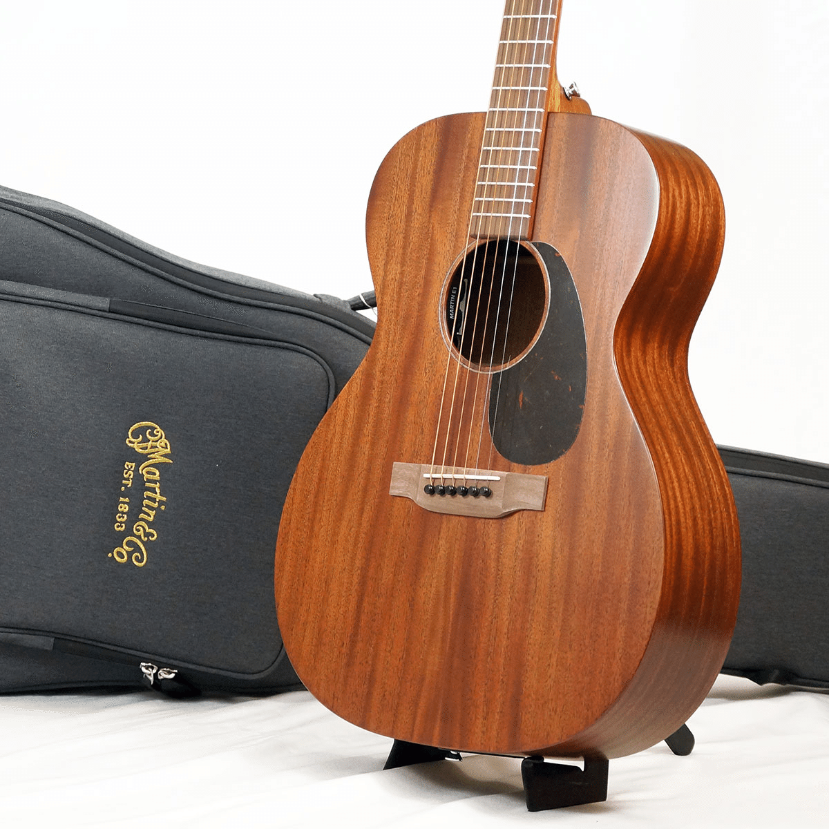 使い勝手の良いエレアコ仕様！マーティン「000-15E」をお買い得